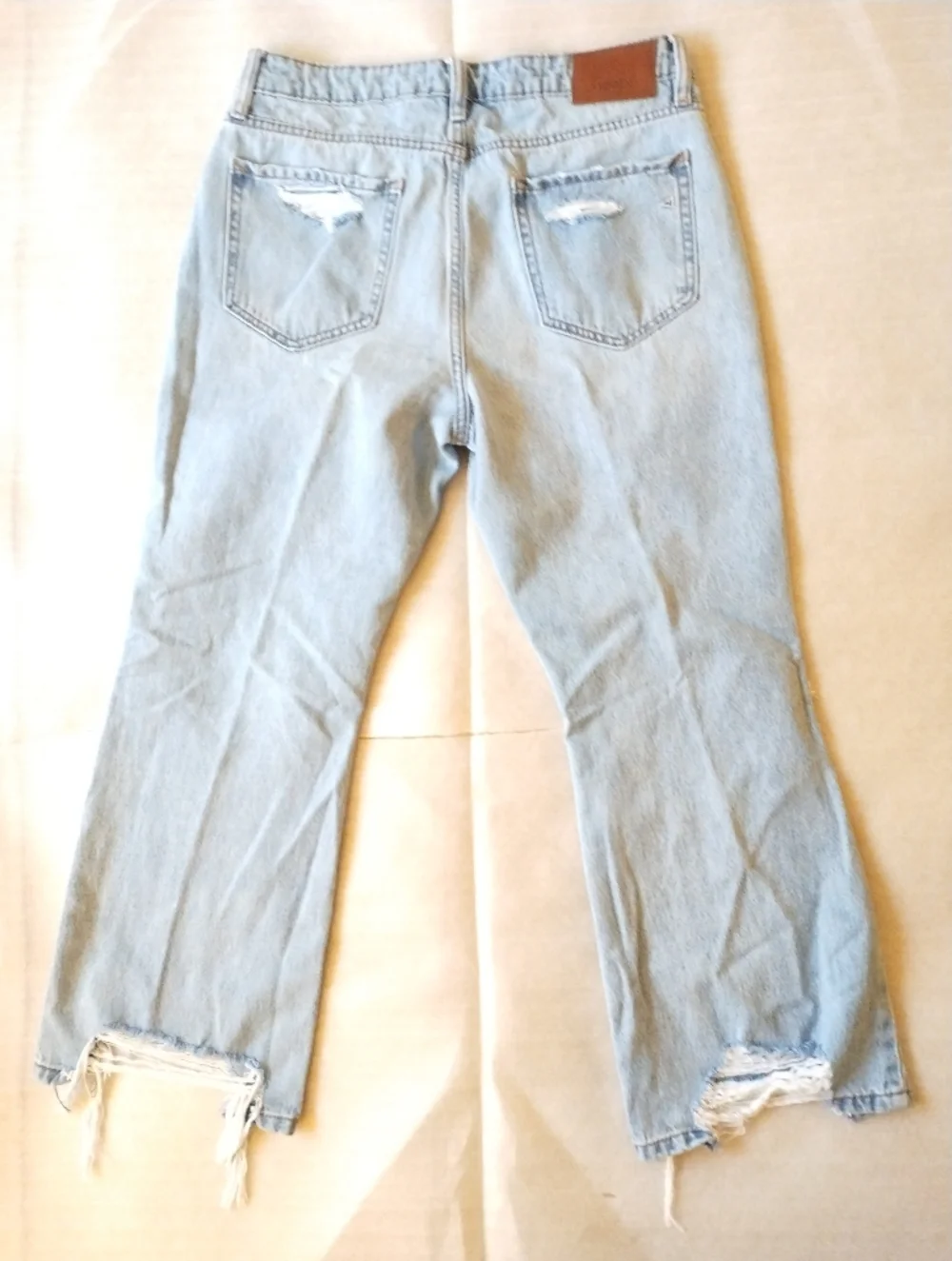 Hidden High Rise Cropped Distressed Light Wash Jeans Women’s Size 30 HD3116C-LT